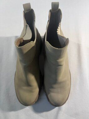MADDEN GIRL Chelsea ankle boots Beige Size 6 rugged sole terrains block heel